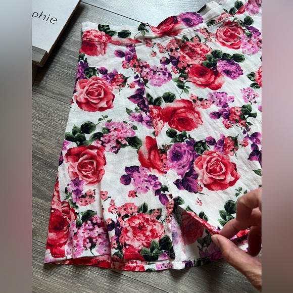 Forever 21 double front slit floral mini skirt. Size M - Picture 3 of 9